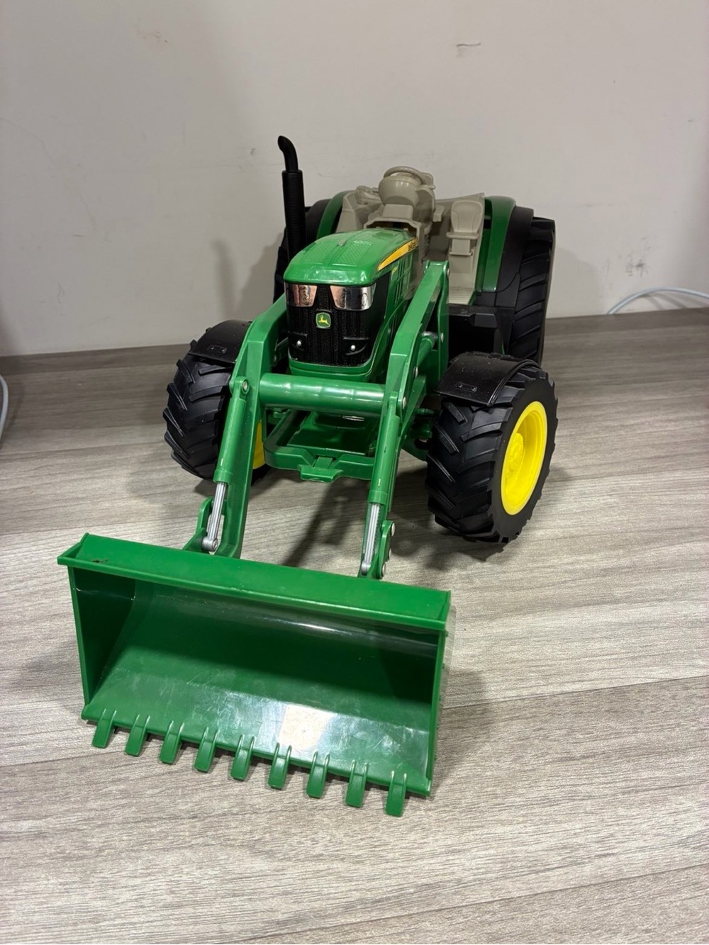 John Deere 6210 R Ertl